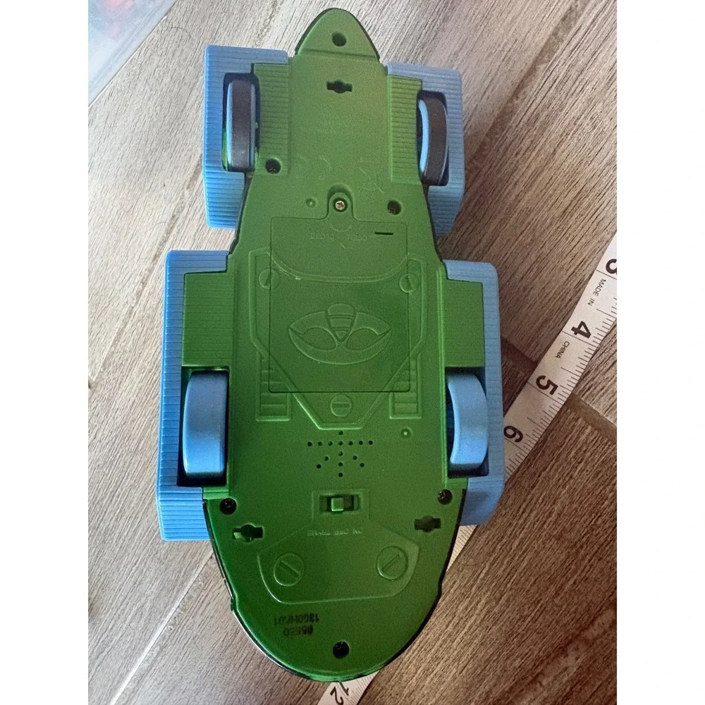 PJ Masks Gekko-Mobile Vehicle Toy needs batteries Green Roll Car Disney Junior